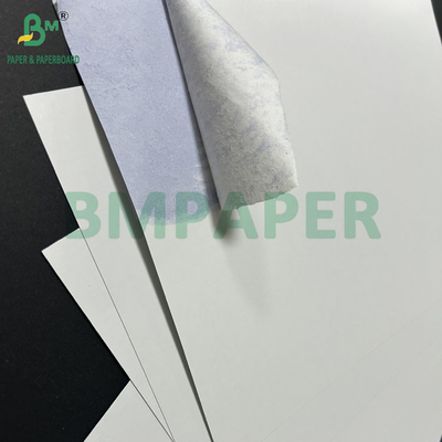 Mavi çekirdeği 71 x 65cm olan 300 gramlık parlak kaplama 2 taraflı poker kağıdı